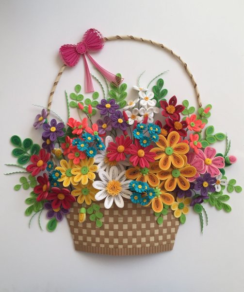 Корзинка с бумажными цветами