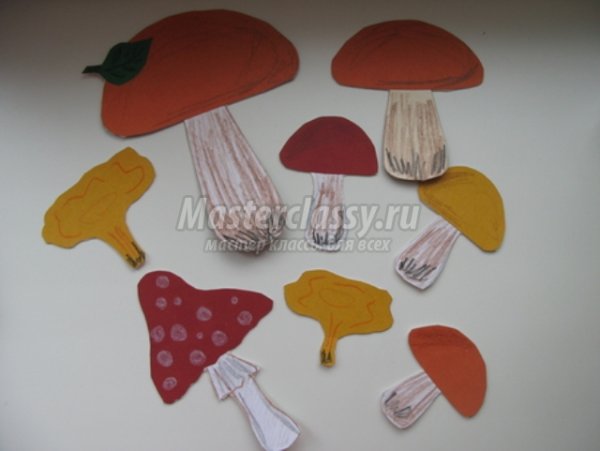 Грибы лисички из цветной бумаги