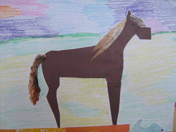 Конь из цветной бумаги