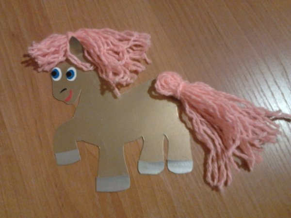 Поделка лошадь