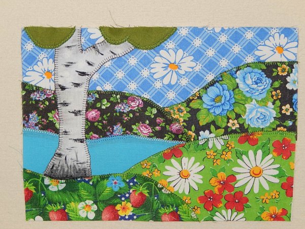 Аппликация из лоскутков ткани