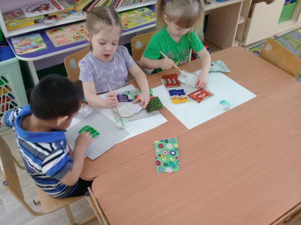 Лоскутное одеяло из фантиков младшая группа