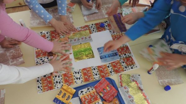 Аппликация лоскутное одеяло в первой младшей группе