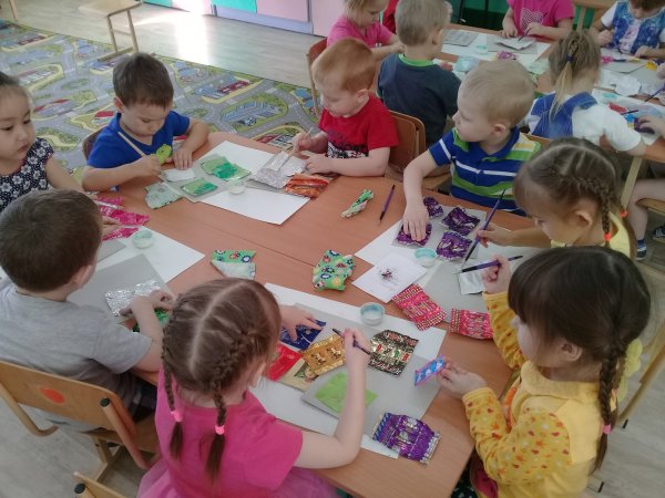 Лоскутное одеяло аппликация в младшей группе