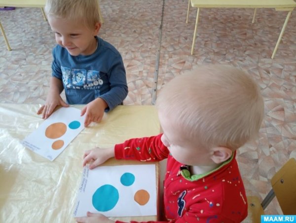 Аппликация в младшей группе большие и маленькие мячи