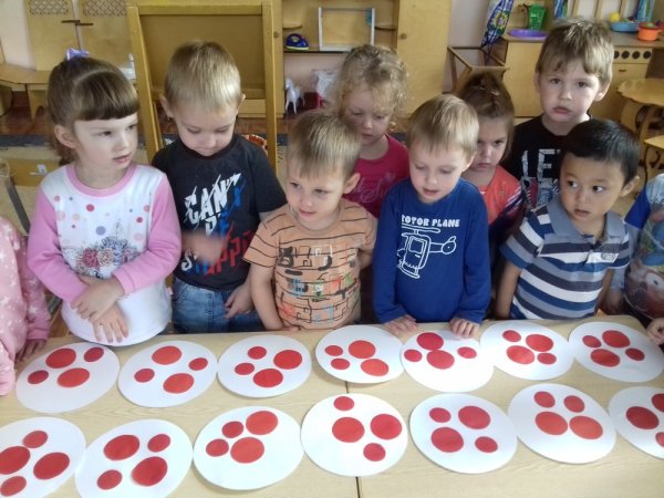 Аппликация в младшей группе большие и маленькие мячи