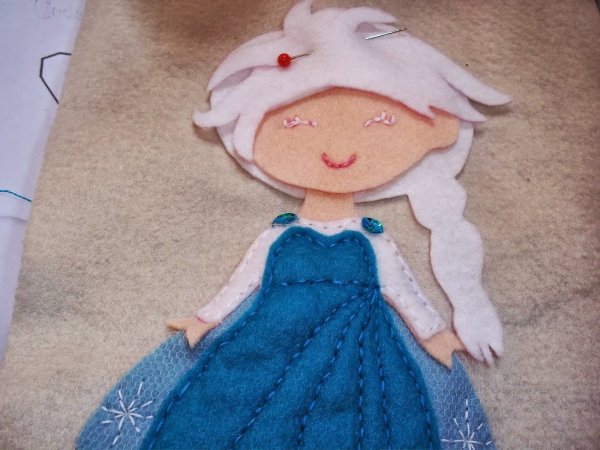 Кукла Эльза из фетра