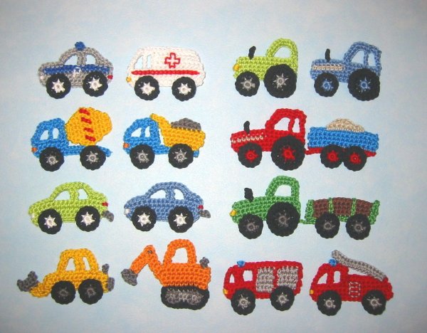 Вязаная аппликация машинка