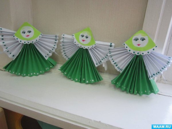 Матрёшка из бумаги сложенной гармошкой