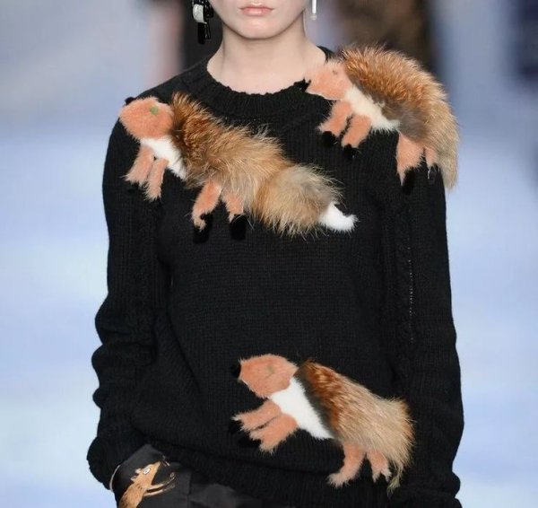 Одежда из кусочков меха