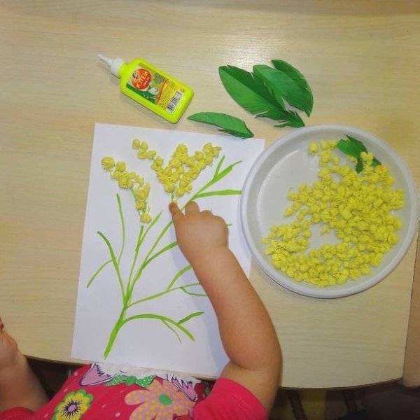 Аппликация к 8 марта средняя группа