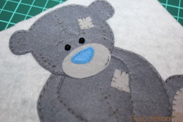 Аппликация из ткани медведь