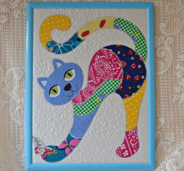 Аппликация из лоскутков ткани