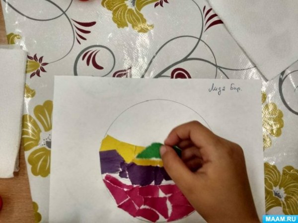 Обрывная аппликация мячик младшая группа