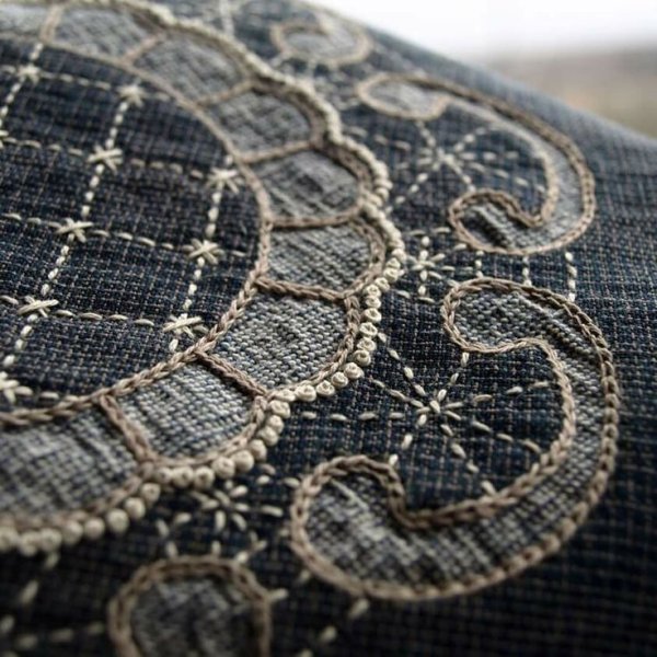 Японские Молы прорезная вышивка