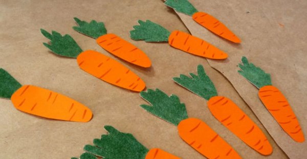 Аппликация морковь младшая группа