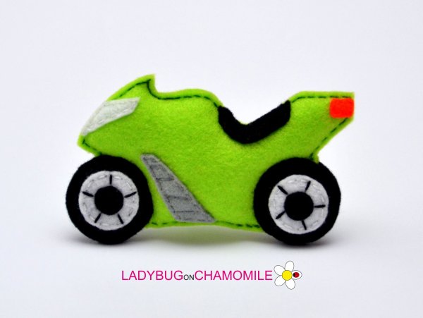 Гоночная машина из фетра