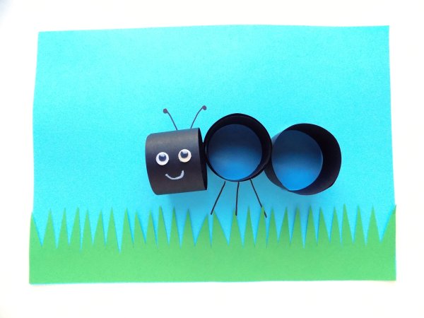 Муравей из цветной бумаги