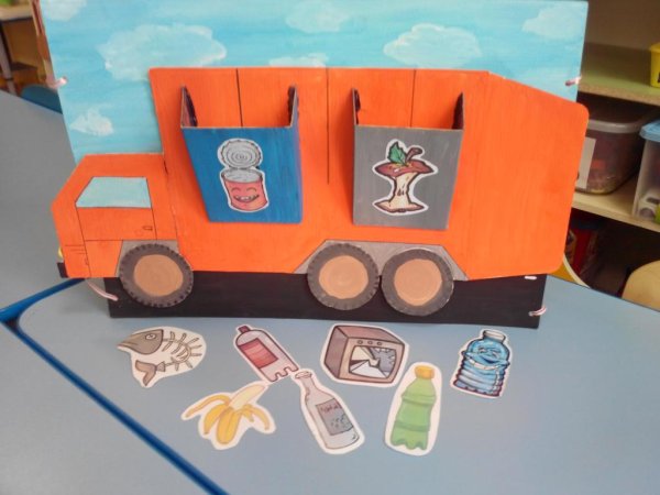 Мусоровоз из коробки