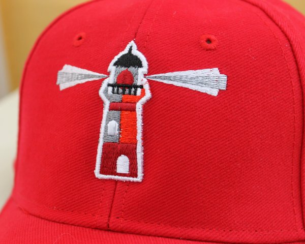 Вышивка на кепке