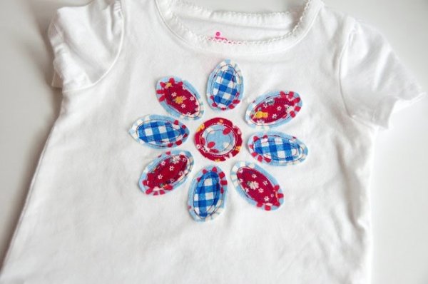 Декоративная заплатка на футболке