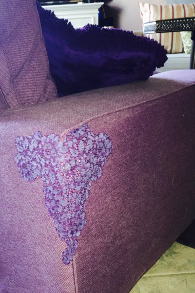 Заплатка на кожаный диван