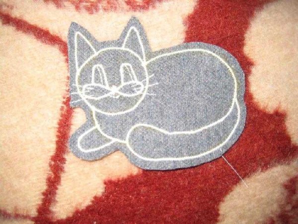 Красивая заплатка на диван