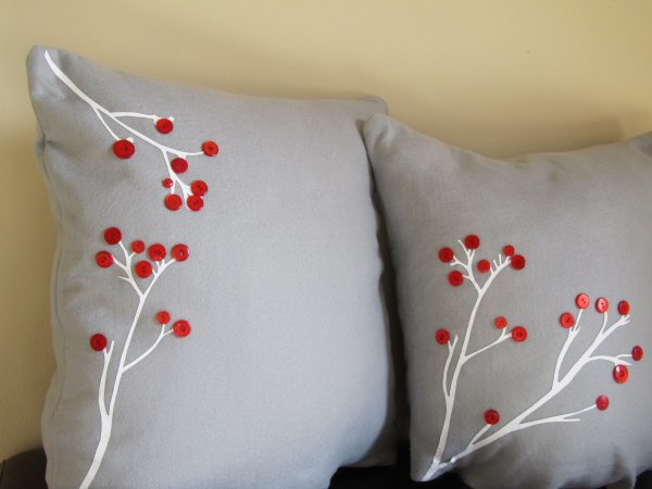 Диванные подушки с аппликацией