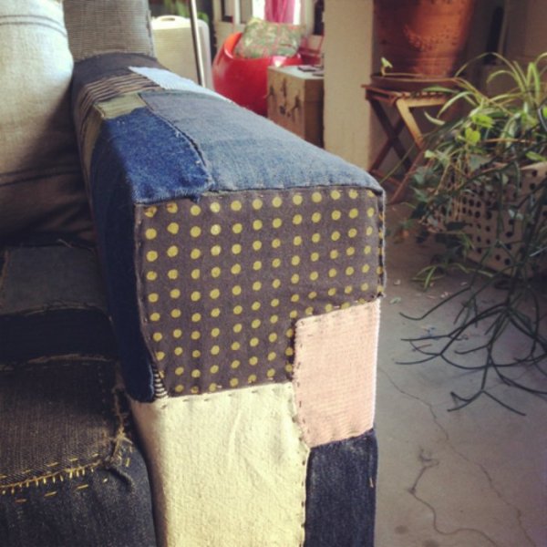 Красивая заплатка на диван