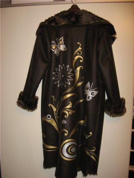 Расписанная дубленка