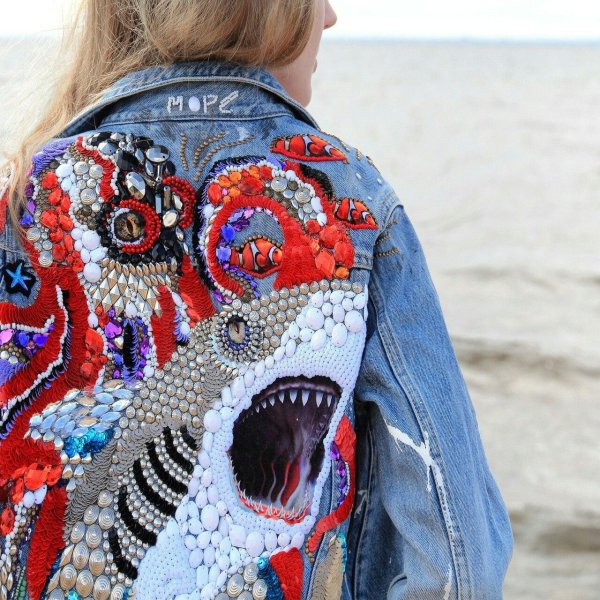 Вышивка бисером на джинсовой куртке