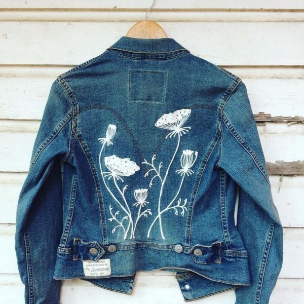 Вышивка на джинсовой куртке