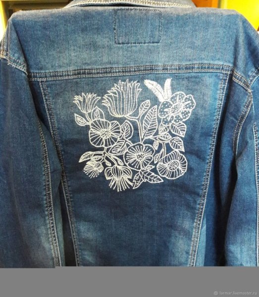 Машинная вышивка на куртке