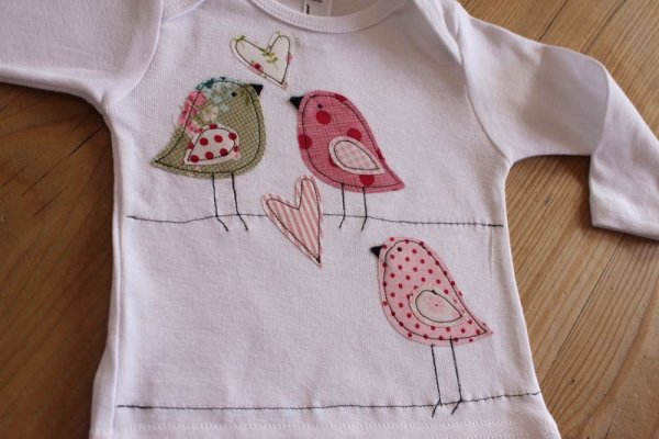 Майка с аппликацией