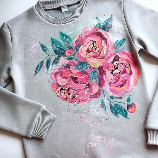 Толстовка с вышивкой