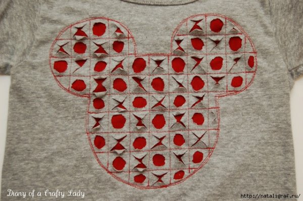 Прорезная аппликация на футболке