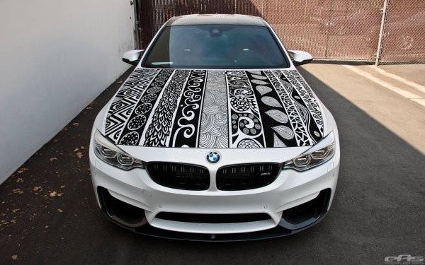 Наклейки на капот автомобиля