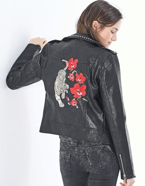 Вышивка на кожаной куртке