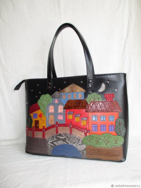 Сумка с аппликацией из кожи