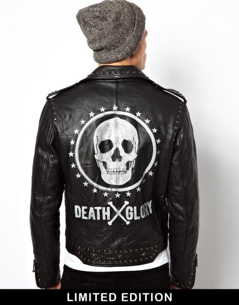 Кожаная куртка с черепом