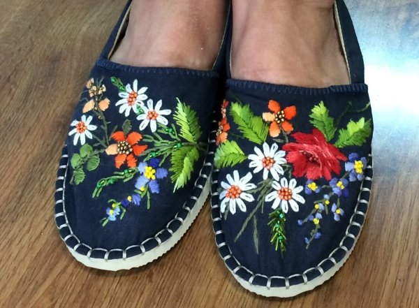 Вышивка на обуви