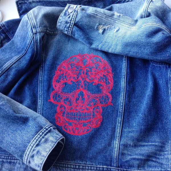 Вышивка на джинсовой куртке