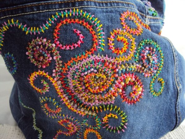 Необычная вышивка на одежде