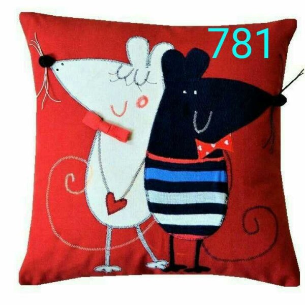 Декоративные подушки с аппликацией из ткани