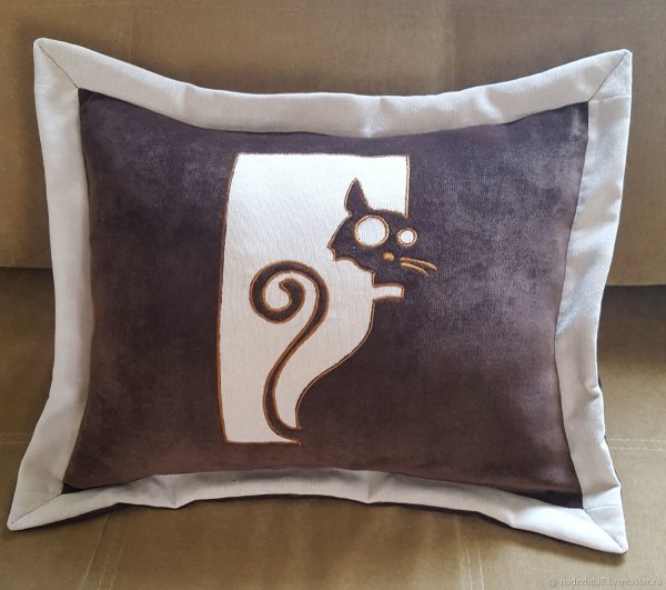 Декоративные подушки с аппликацией