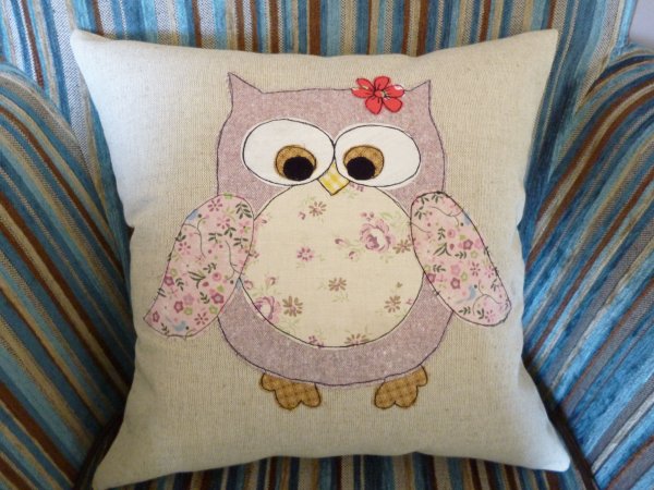 Подушки с аппликацией из ткани