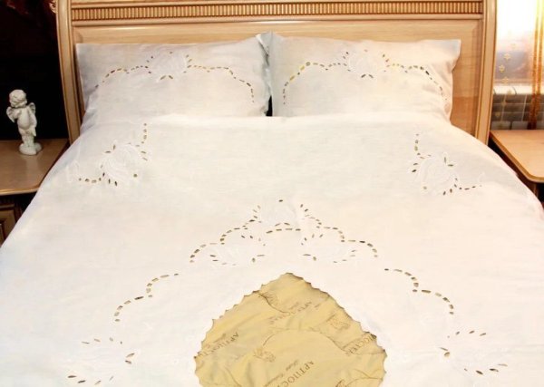 Постельное белье с вышивкой Ришелье