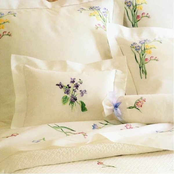 Вышивка гладью на постельном белье