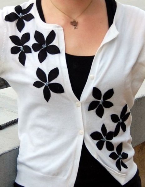 Блузка с аппликацией
