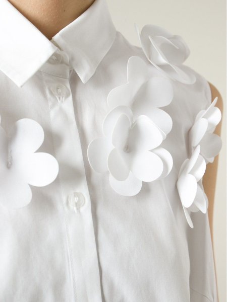 Аппликация из белой ткани